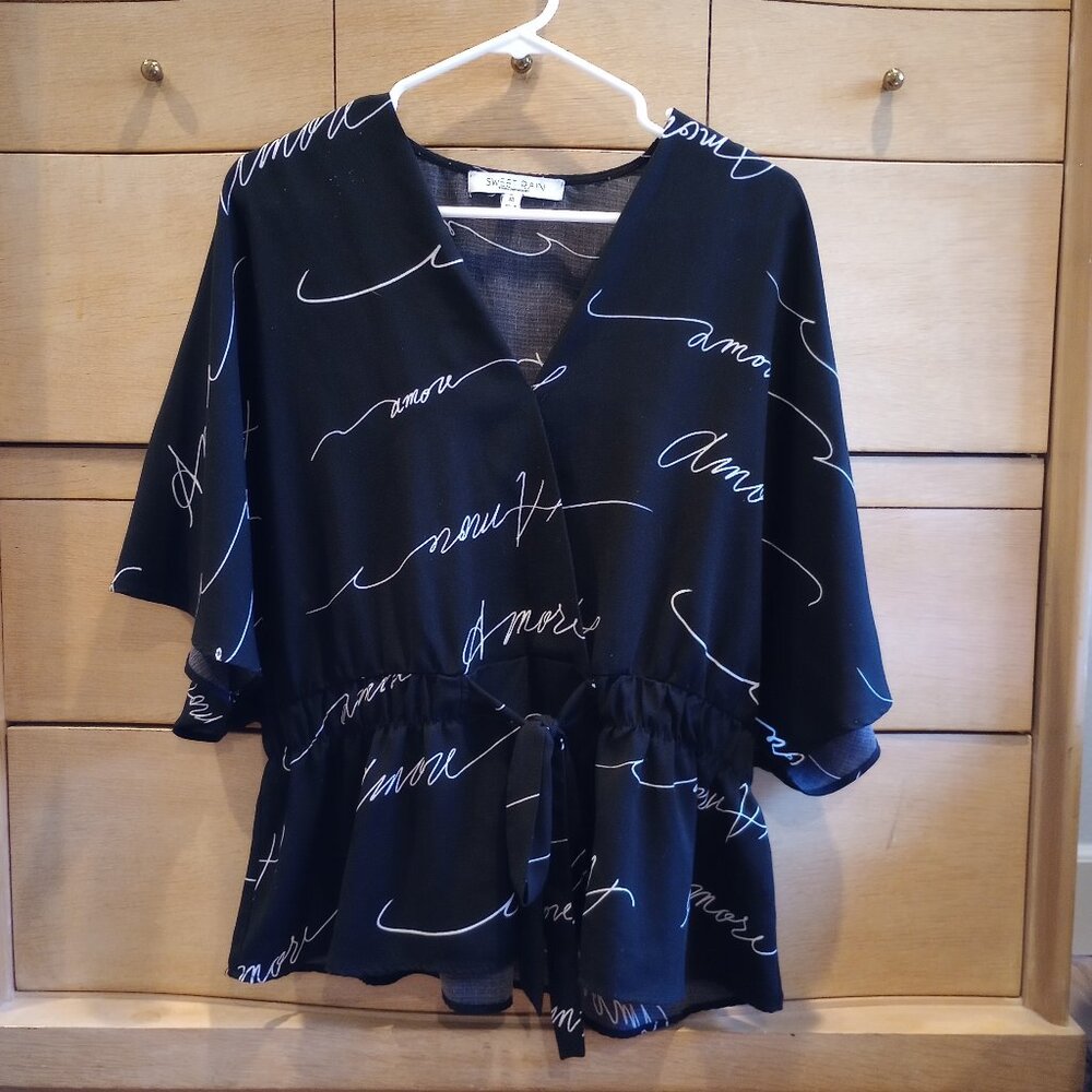 Flowy Amore Script Blouse - XL - EUC